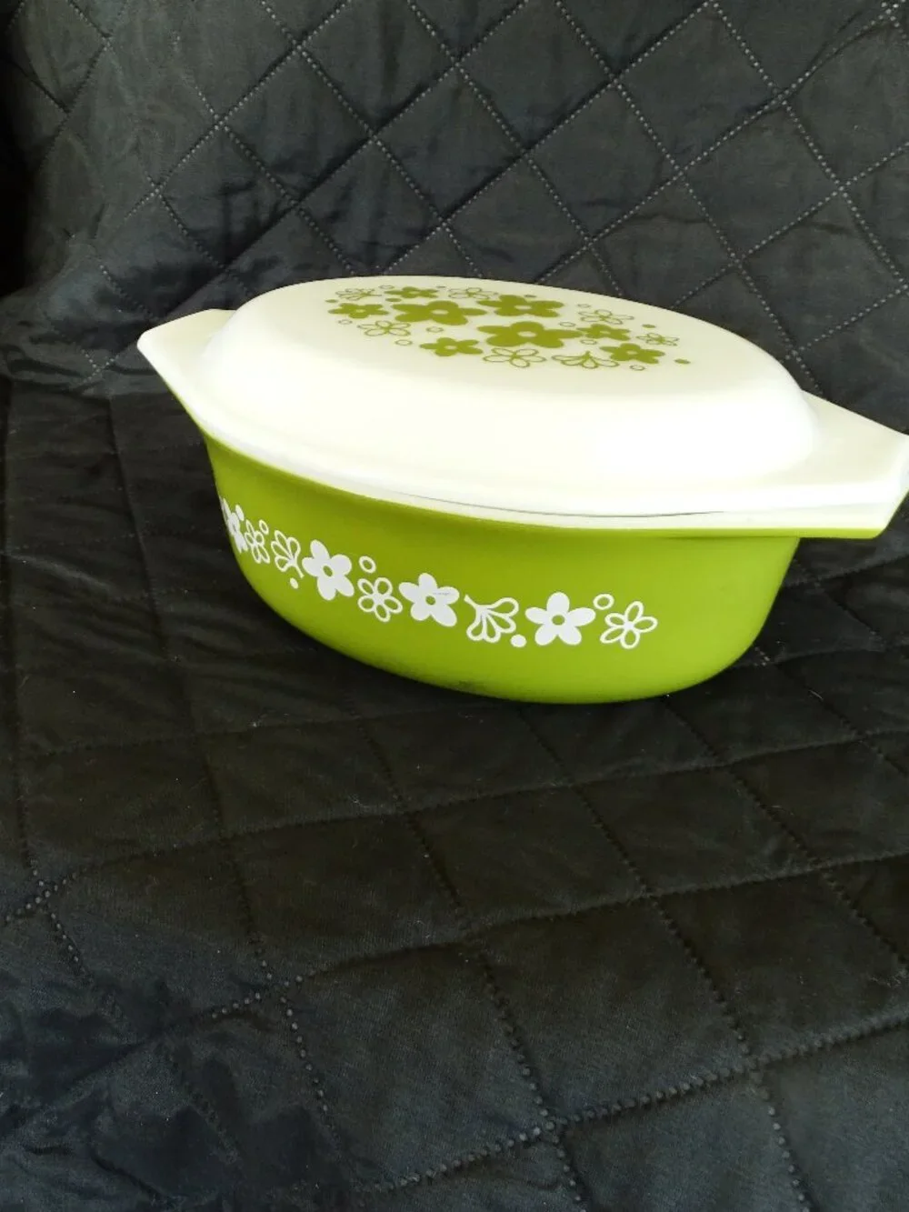 Pyrex beautiful avocado